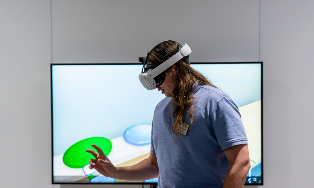 Image 1 of 19 VR Try it Out